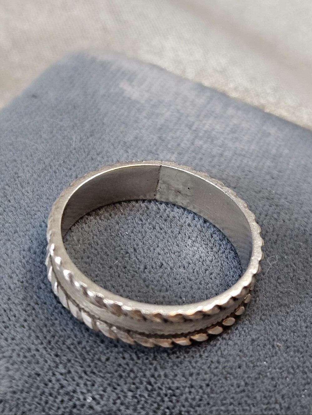 Handcrafted Bordered Silver Band Size 9 - Picture 5 of 6